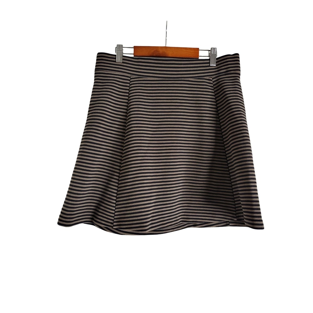 Banana Republic Striped A-Line Mini Skirt Black Tan Knit M
Preppy Parisian Chic